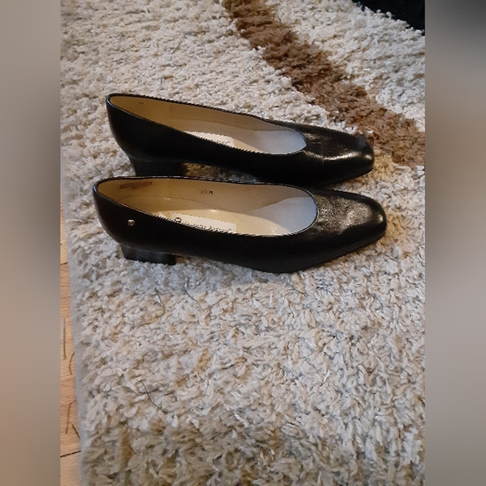 Etienne Aigner Black Leather Block Small Heels Women's 8.5M Business Casual - Picture 4 of 9